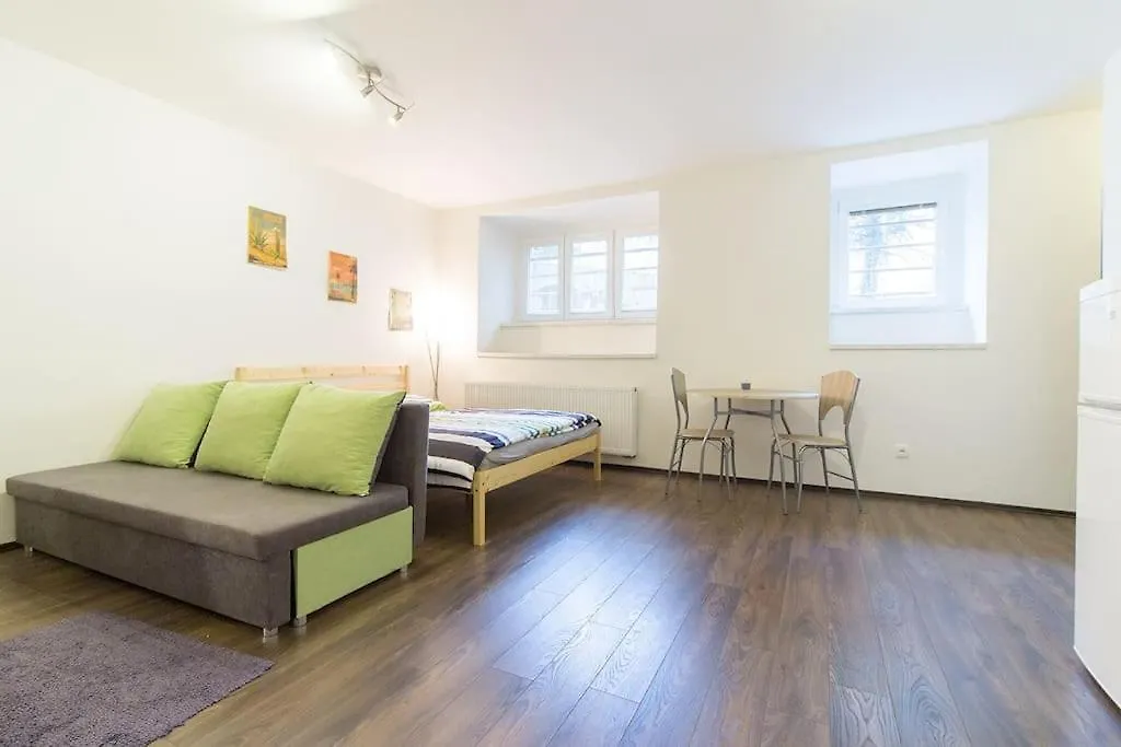 Cozy Basement Flat, Skyshowtime, 3 Minutes To Center Prag Apartment