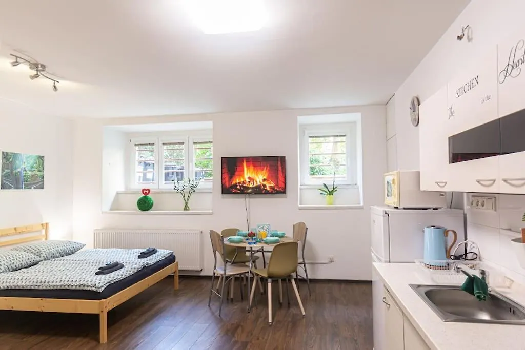 Apartment Cozy Basement Flat, Skyshowtime, 3 Minutes To Center Prag Tschechische Republik