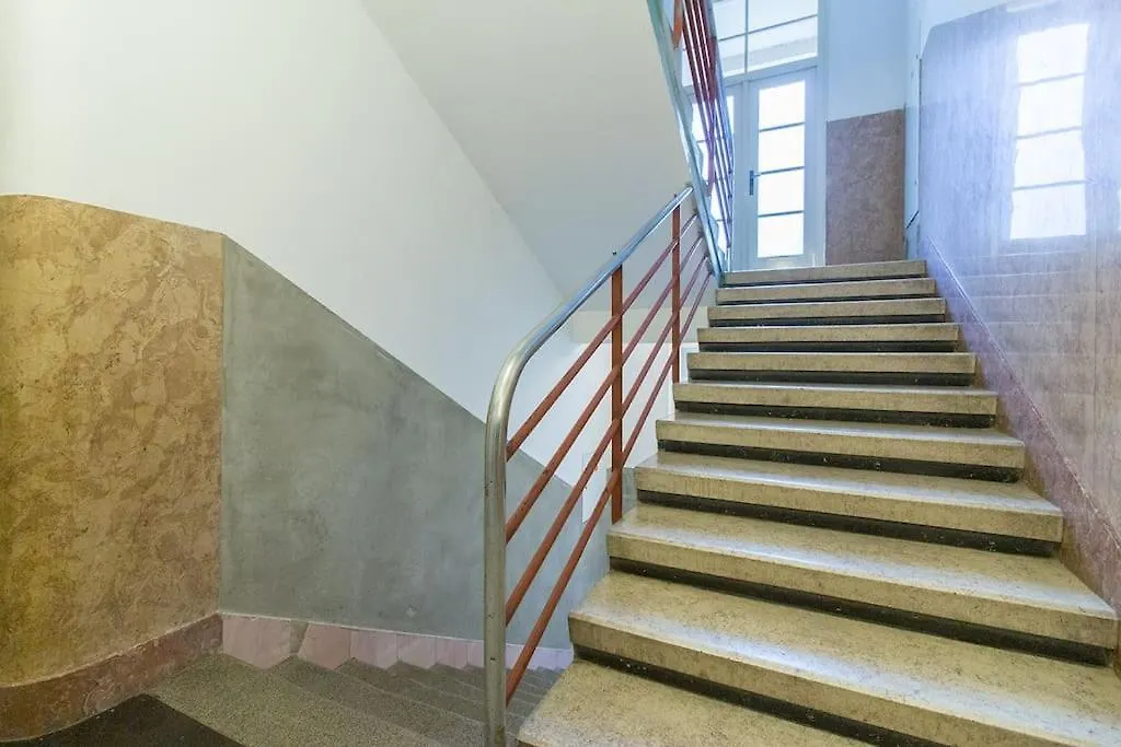 Apartment Cozy Basement Flat, Skyshowtime, 3 Minutes To Center Prag Tschechische Republik