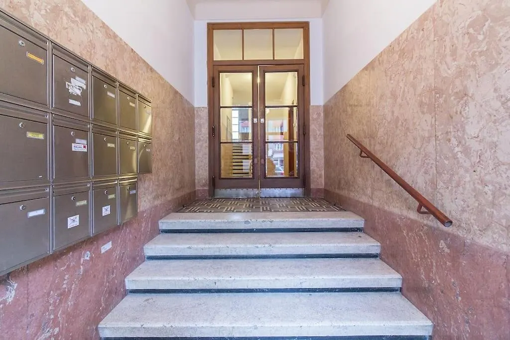 Cozy Basement Flat, Skyshowtime, 3 Minutes To Center Prag