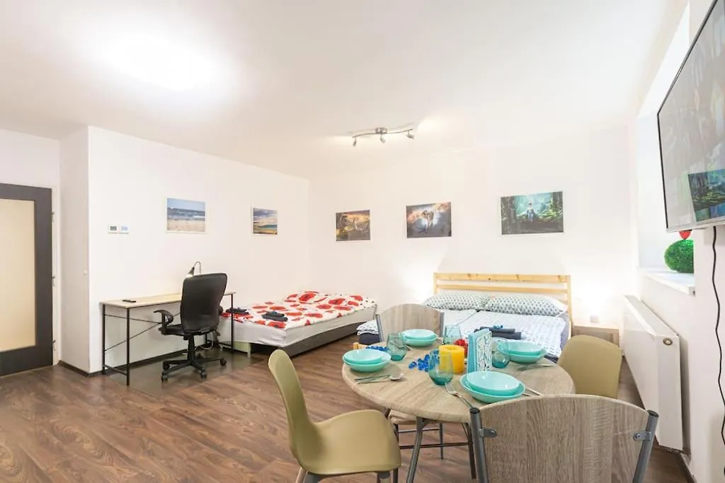 Cozy Basement Flat, Skyshowtime, 3 Minutes To Center Prag Apartment
