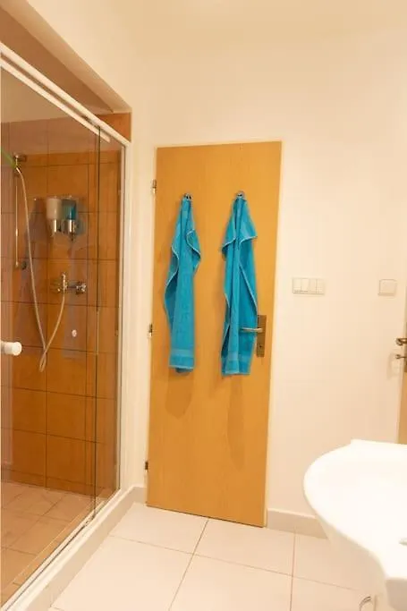 Apartment Cozy Basement Flat, Skyshowtime, 3 Minutes To Center Prag Tschechische Republik