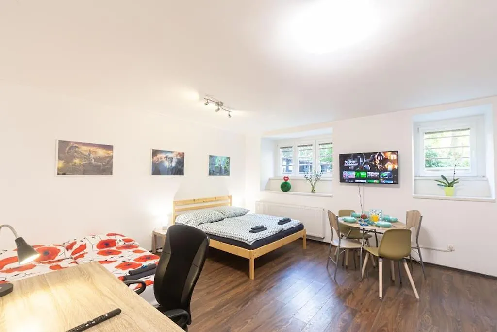 Cozy Basement Flat, Skyshowtime, 3 Minutes To Center Prag Tschechische Republik