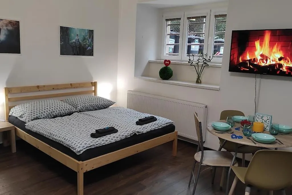 Cozy Basement Flat, Skyshowtime, 3 Minutes To Center Prag 0*,  Tschechische Republik