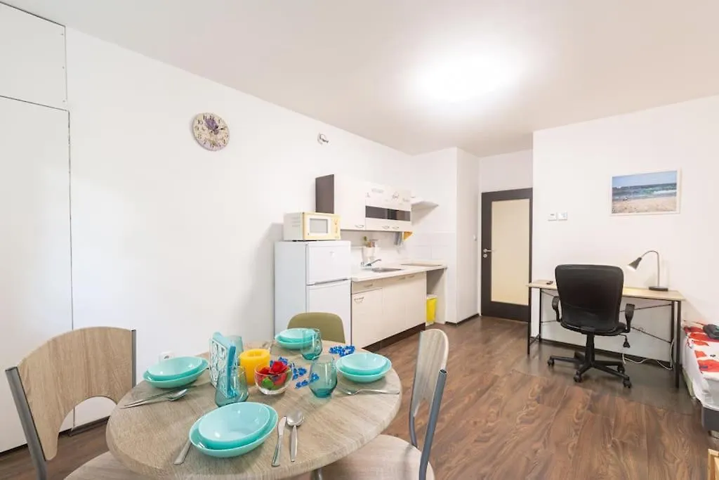Cozy Basement Flat, Skyshowtime, 3 Minutes To Center Prag Tschechische Republik